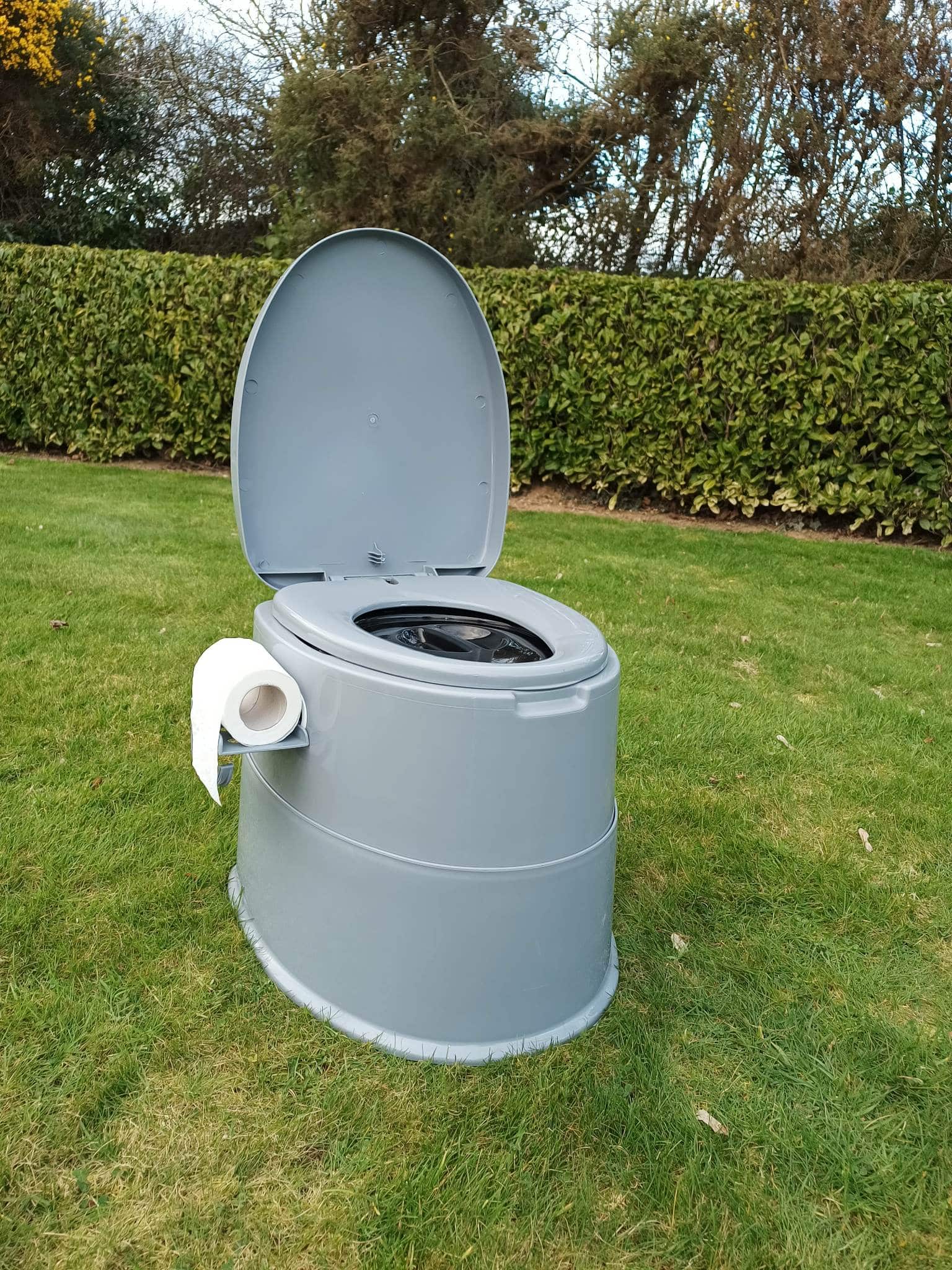 Divisible toilet