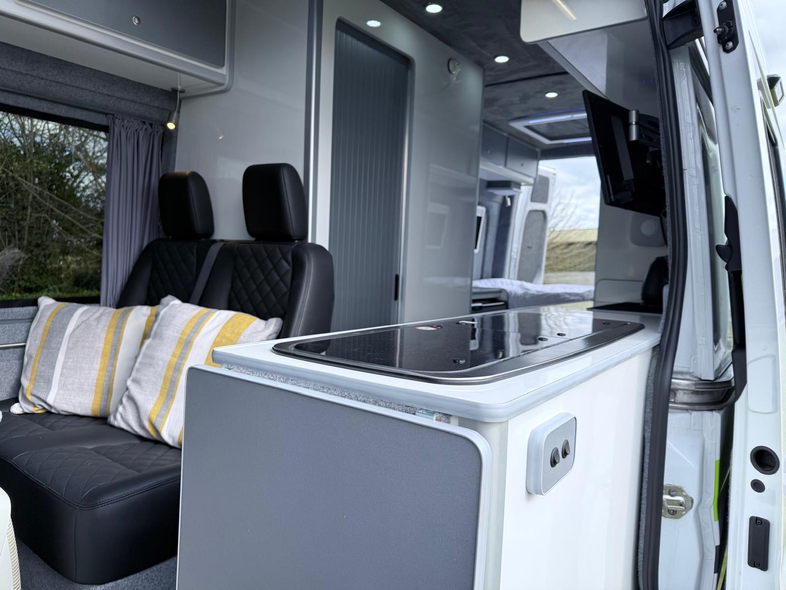 192 Mercedes Sprinter - Image 9
