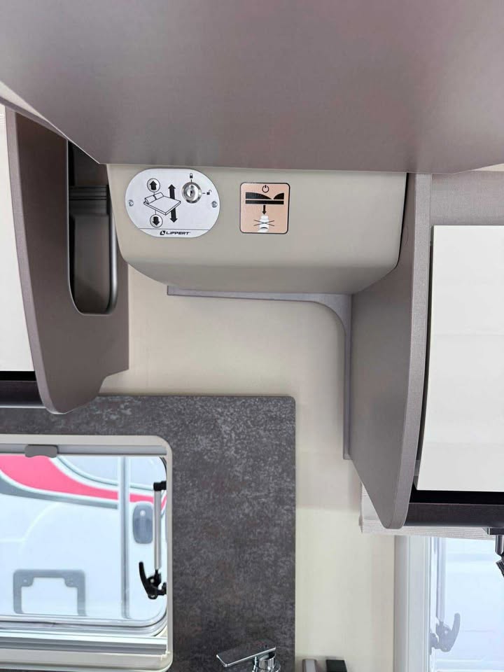 251 BURSTNER LYSEO TD 736 - Image 9